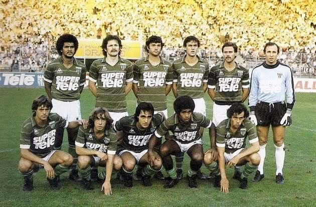 time do saint etienne em formação para foto em 1980